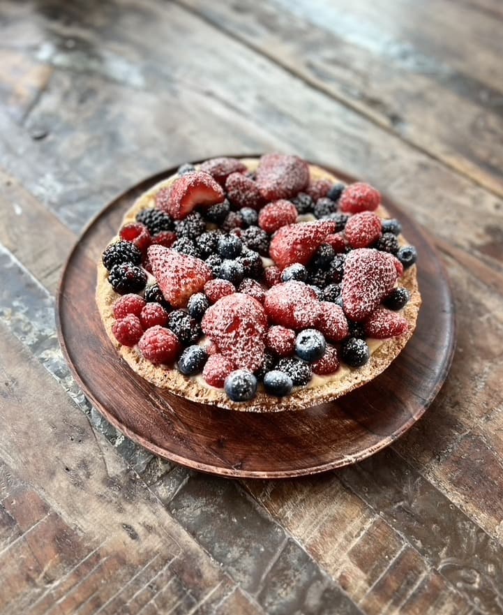 Berry tart dessert